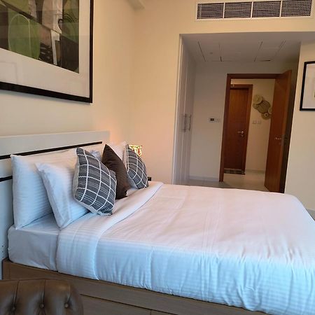 Trinity Holiday Homes - Sheikh Zayed Road Near To Financial Center Metro Station Dubaj Kültér fotó