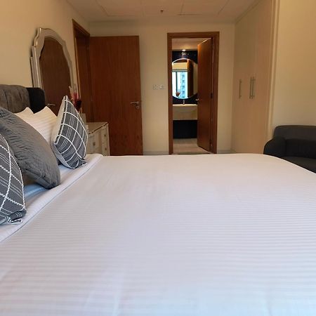 Trinity Holiday Homes - Sheikh Zayed Road Near To Financial Center Metro Station Dubaj Kültér fotó