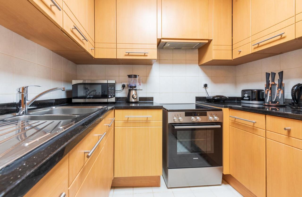 Trinity Holiday Homes - Sheikh Zayed Road Near To Financial Center Metro Station Dubaj Kültér fotó