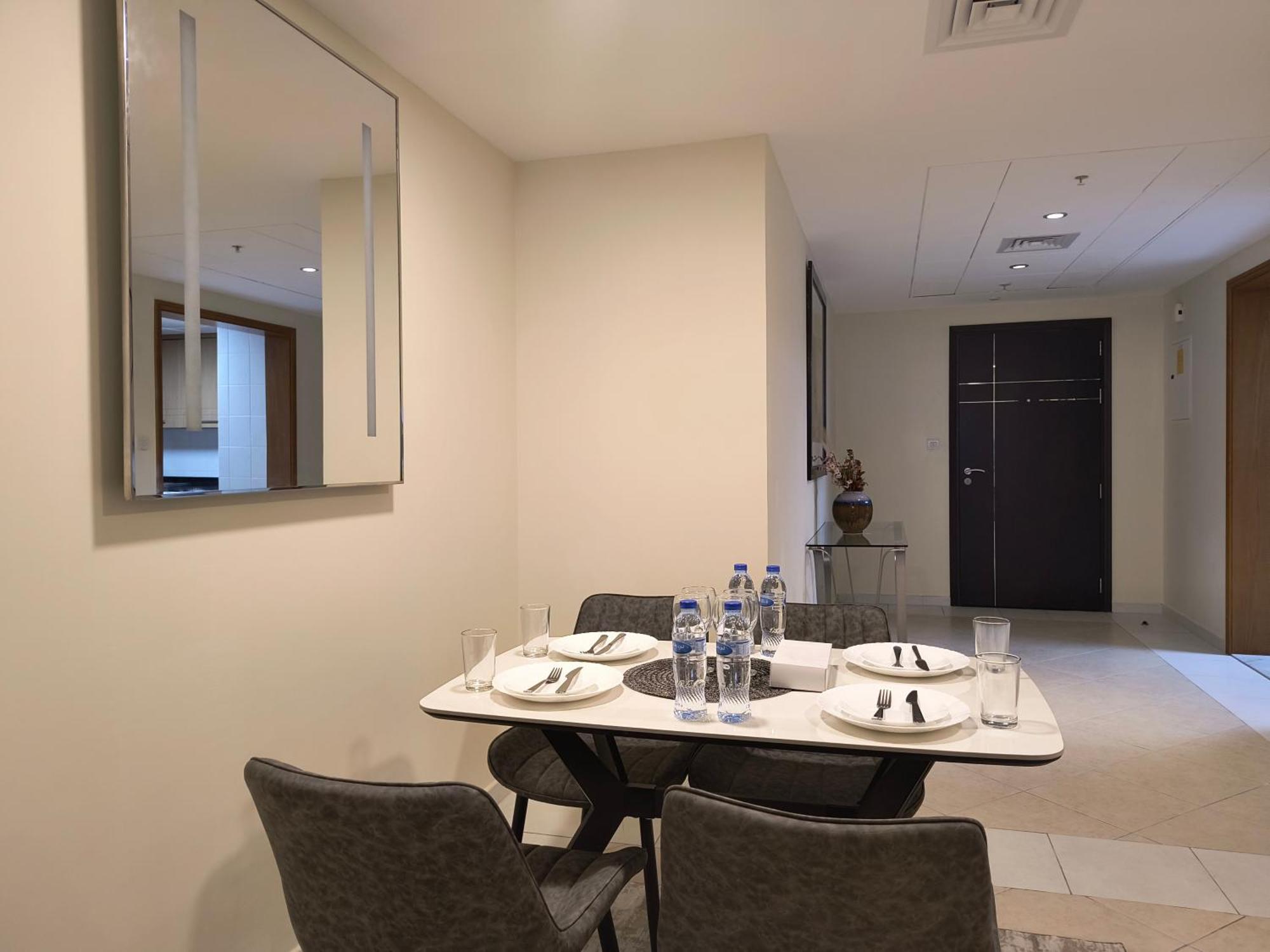 Trinity Holiday Homes - Sheikh Zayed Road Near To Financial Center Metro Station Dubaj Kültér fotó