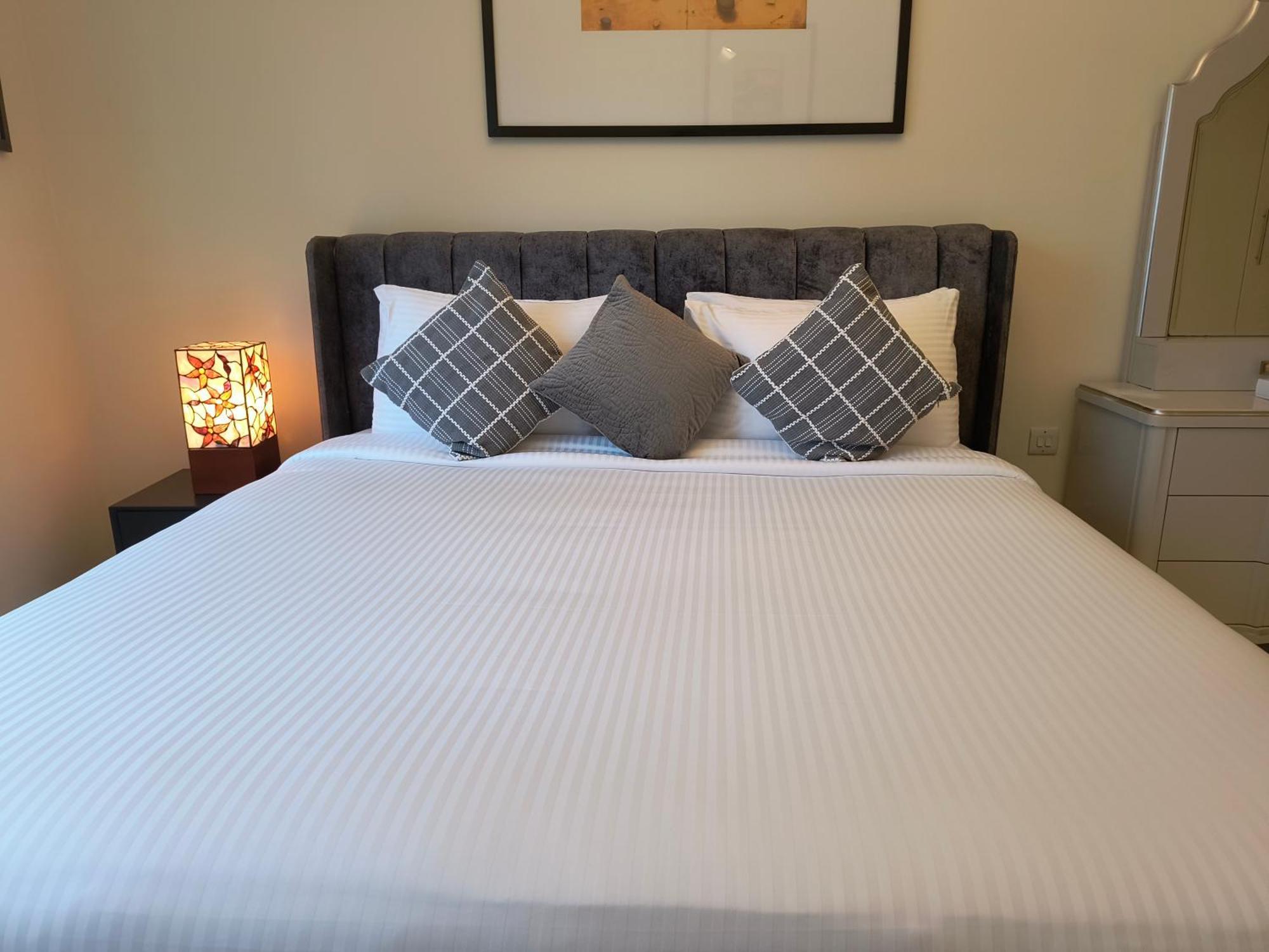 Trinity Holiday Homes - Sheikh Zayed Road Near To Financial Center Metro Station Dubaj Kültér fotó