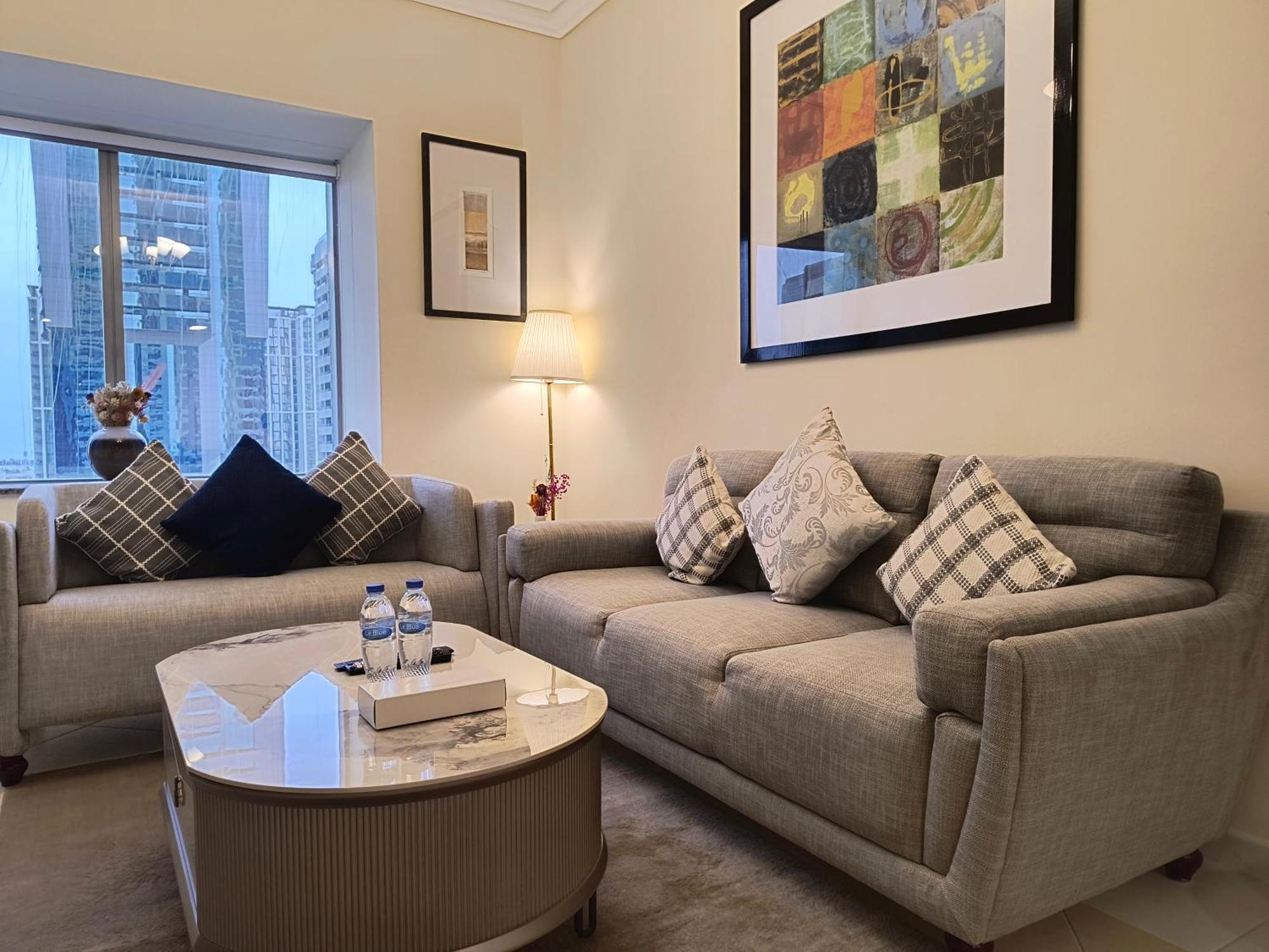 Trinity Holiday Homes - Sheikh Zayed Road Near To Financial Center Metro Station Dubaj Kültér fotó