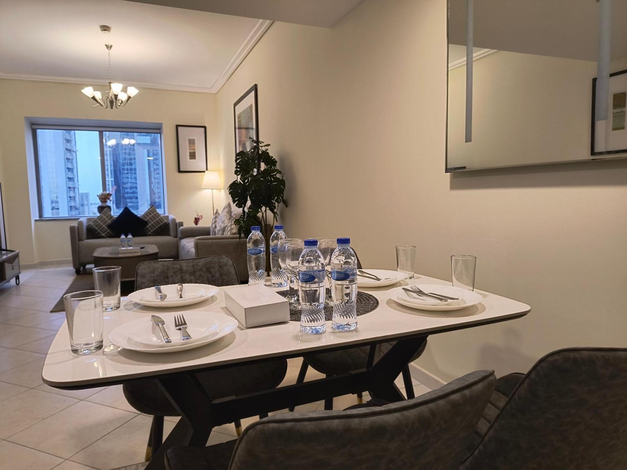 Trinity Holiday Homes - Sheikh Zayed Road Near To Financial Center Metro Station Dubaj Kültér fotó