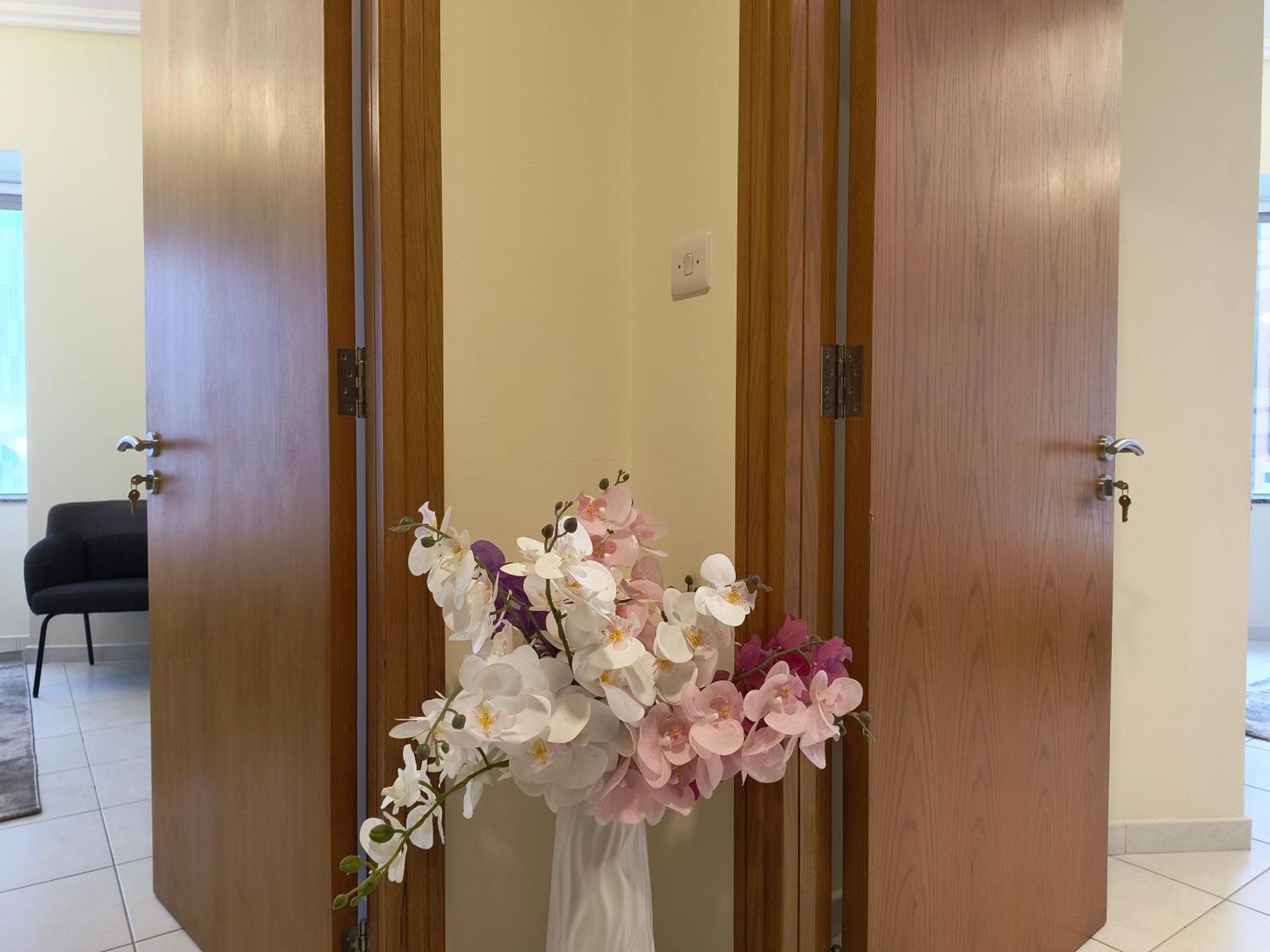 Trinity Holiday Homes - Sheikh Zayed Road Near To Financial Center Metro Station Dubaj Kültér fotó